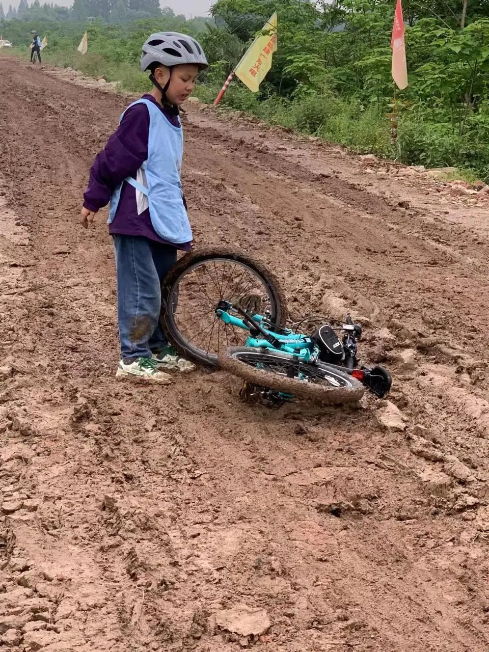 DƬ